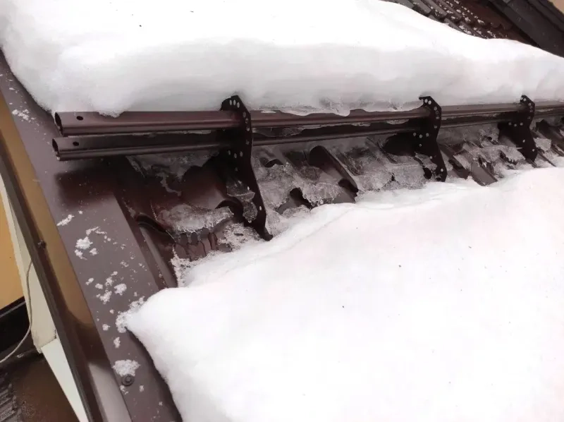 Как выбрать снегозадержатель для разных типов кровельного покрытия