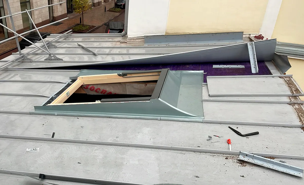 Монтаж мансардного окна в клик-фальц