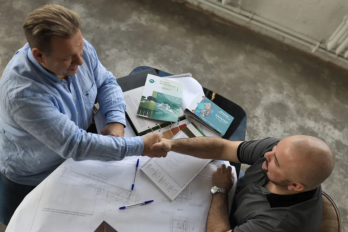 Подписание договора на монтаж кровли