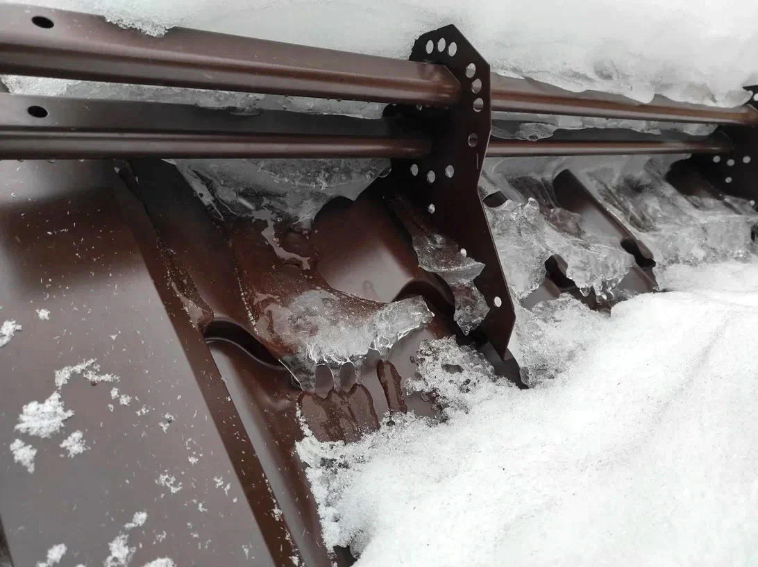 Трубчатый снегозадержатель