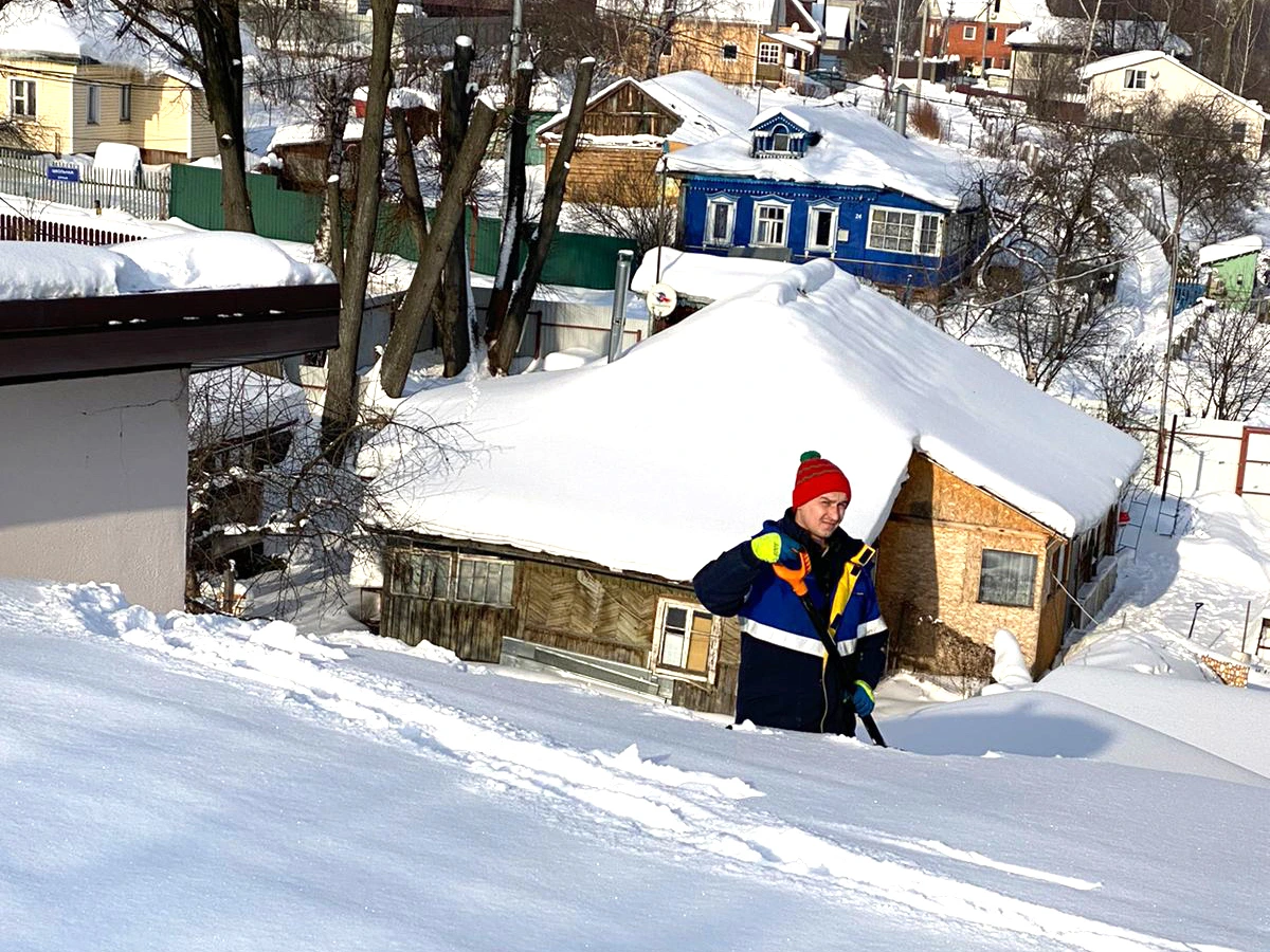 Чистка снега с крыши