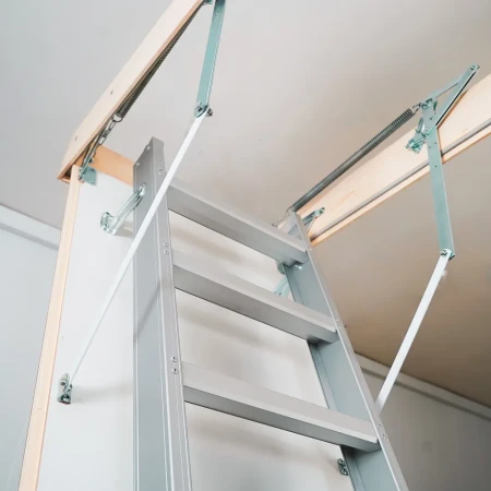 Чердачная люк-лестница Oman Alurus Lite алюминиевая складная 3-х секционная   фото