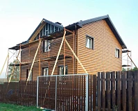 Вид готового фасада после утепления сайдингом