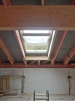 Мансардное окно Velux GZR 3061 94х140 вид изнутри чердака