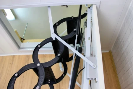 Чердачная люк-лестница Fakro LCS-E (CH)   фото