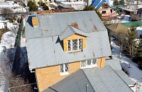 Старая шиферная кровля дома до замены на металлочерепицу Grand Line