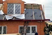 Укладка гидроизоляционной мембраны Grand Line на кровлю