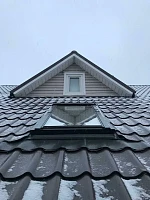 Мансардное окно Fakro FTP-V U4 Profi 78x140 под слуховым окном, фасад