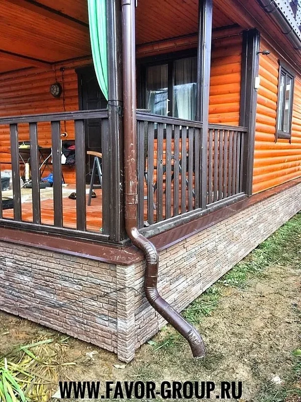 Панели снегозадержателей Borge на кровельной системе дома