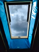 Установленное мансардное окно Dakea KAA 55х98 с гидроизоляцией