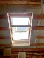 Мансардное окно Fakro FTP-V U4 94x140, вид изнутри мансарды