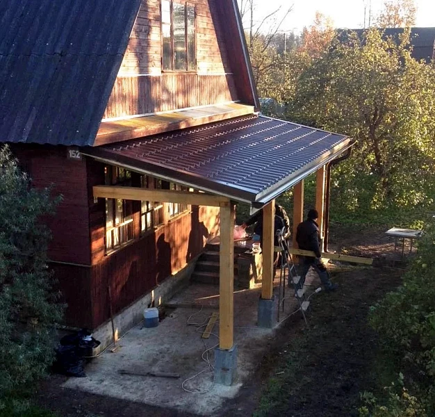 Монтаж металлочерепицы Ламонтерра-X на крышу дома