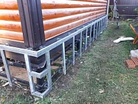 Отделка цоколя здания сайдингом Foundry, процесс монтажа