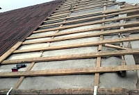 Обрешётка крыши перед укладкой металлочерепицы Ламонтерра