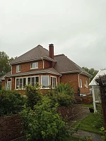 Загородный дом с кровлей Shinglas Модерн и садом