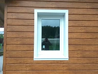 Завершённая облицовка фасада в цвет Золотой дуб