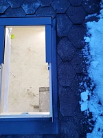 Мансардное окно Fakro после завершения монтажа