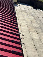 Крепление водосточного желоба к кровле