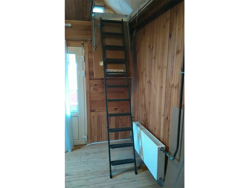 Установка металлической чердачной лестницы Fakro в потолок