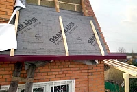 Гидроизоляционная мембрана Grand Line на обрешётке крыши