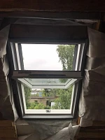 Мансардное окно Velux GLP0073 BIS 78x118, вид изнутри в открытом положении