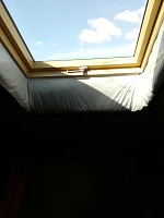 Установленное окно Fakro FTP-V U3 Profi в мансарде, вид снизу