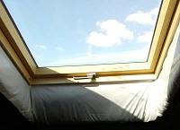 Мансардное окно Fakro FTP-V U3 Profi после монтажа, вид изнутри