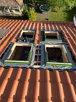 Монтаж четырёх окон Fakro FTP-V U5 78х118 с окладами EZV на черепице