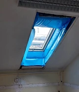 Мансардное окно в наклонном потолке с пароизоляцией