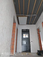 Люк чердачной лестницы Fakro LML 70x120 в закрытом положении на потолке