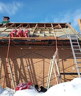 Подготовка стропильной системы с утеплителем для монтажа кровли