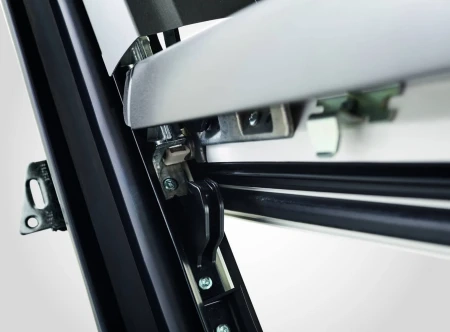 Мансардное окно Roto Designo R45 K200   фото Мансардное окно Roto Designo R45 K200   фото