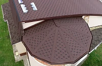 Восьмигранный купол эркера с радиальной укладкой гибкой черепицы