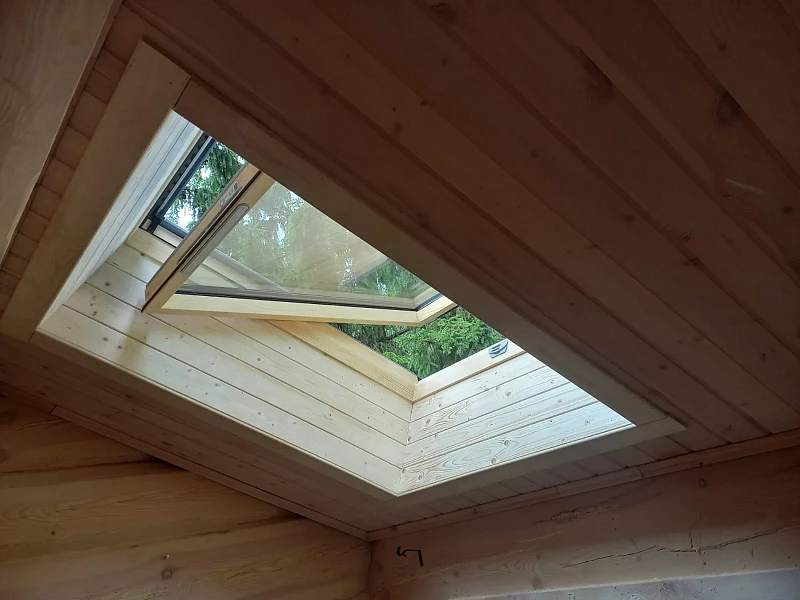 Мансардное окно Dakea KAV B900 94х118 в открытом положении, вид снизу