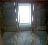 Мансардное окно Fakro FTS U2 Standart 94х140, вид изнутри после монтажа