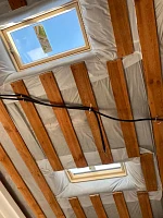 Мансардные окна Fakro FTS-V U4 55х98 — вид изнутри на стропильную систему