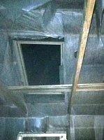 Мансардное окно Fakro FTS U2 Standart в открытом положении, этап установки