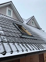 Мансардное окно Fakro FTP-V U4 Profi 78x140 приоткрыто, вид сбоку