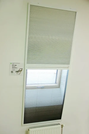 Штора и москитная сетка Fakro AMD Duet Blackout 66x240 коричневая