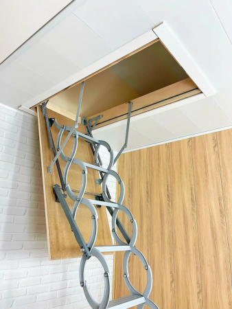 Чердачная люк-лестница Fakro LSТ Lite с утеплением   фото