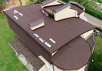 Готовая кровля с восьмигранным куполом и снегозадержателями