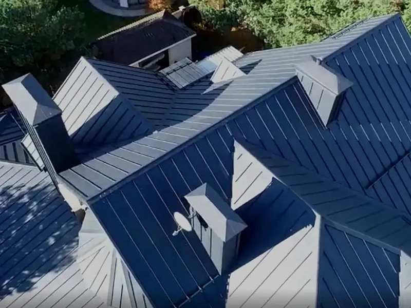 Кровля из кликфальца Grand Line, вид сверху на сложную геометрию крыши