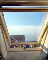 Мансардное окно Fakro FTS-V U4 94x118 в открытом положении