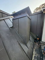 Фальцевая кровля с вентиляционной шахтой и примыкающими элементами